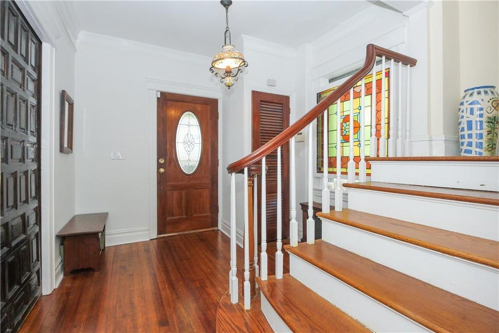 1 of 1 - 195 Larchmont Avenue, Larchmont, NY