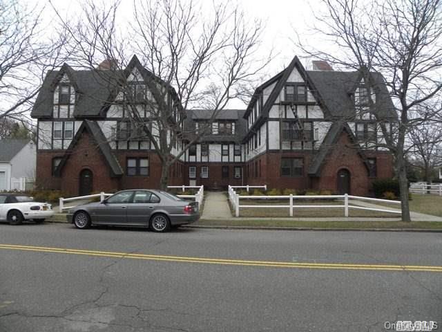 1 of 1 - 50 The Crescent # D1, Babylon, NY