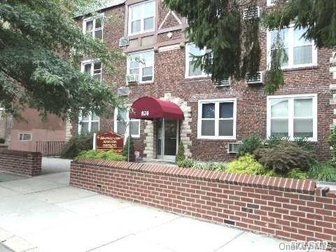 1 of 1 - 874 Broadway # C2, Woodmere, NY