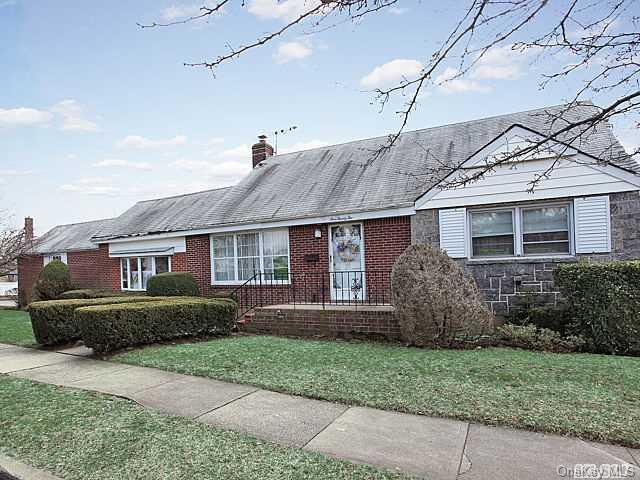 1 of 1 - 122 Prospect St., Williston Park, NY