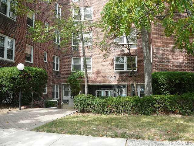 1 of 1 - 120 Clinton Avenue # A1d, Mineola, NY