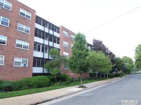 1 of 1 - 100 Lincoln Avenue # 10b, Mineola, NY
