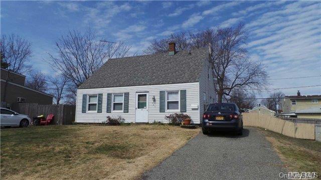1 of 1 - 131 Old Oak Lane, Levittown, NY