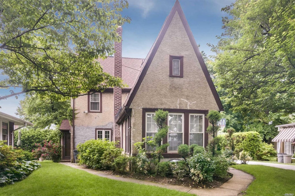 1 of 1 - 7 Ontario Road, Floral Park, NY