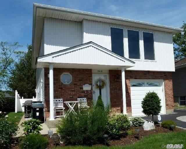 1 of 1 - 2410 Hempstead Lane, Wantagh, NY