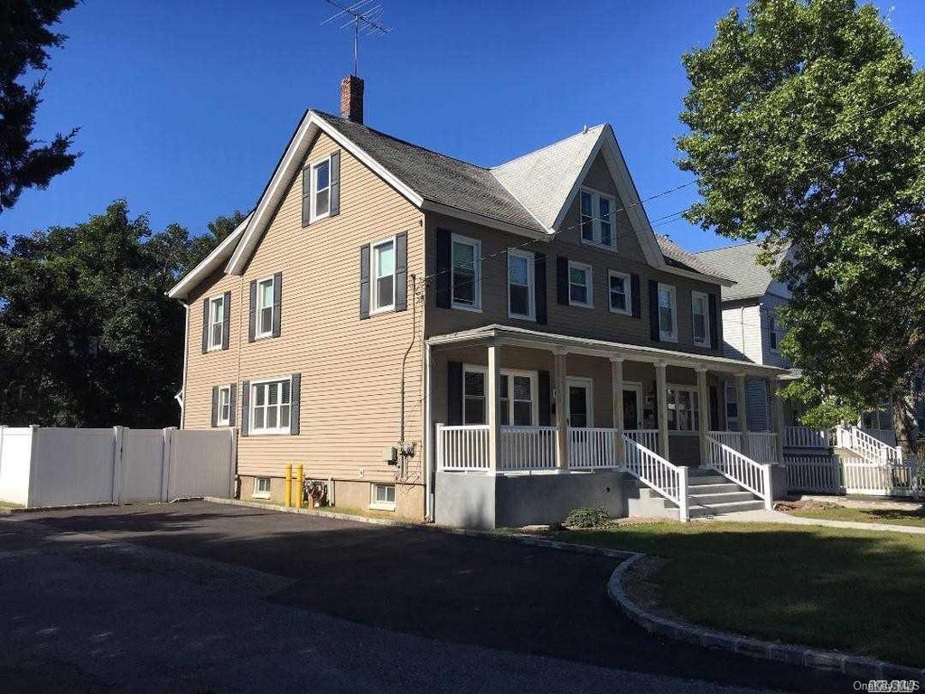 1 of 1 - 189 Main St., Oyster Bay, NY