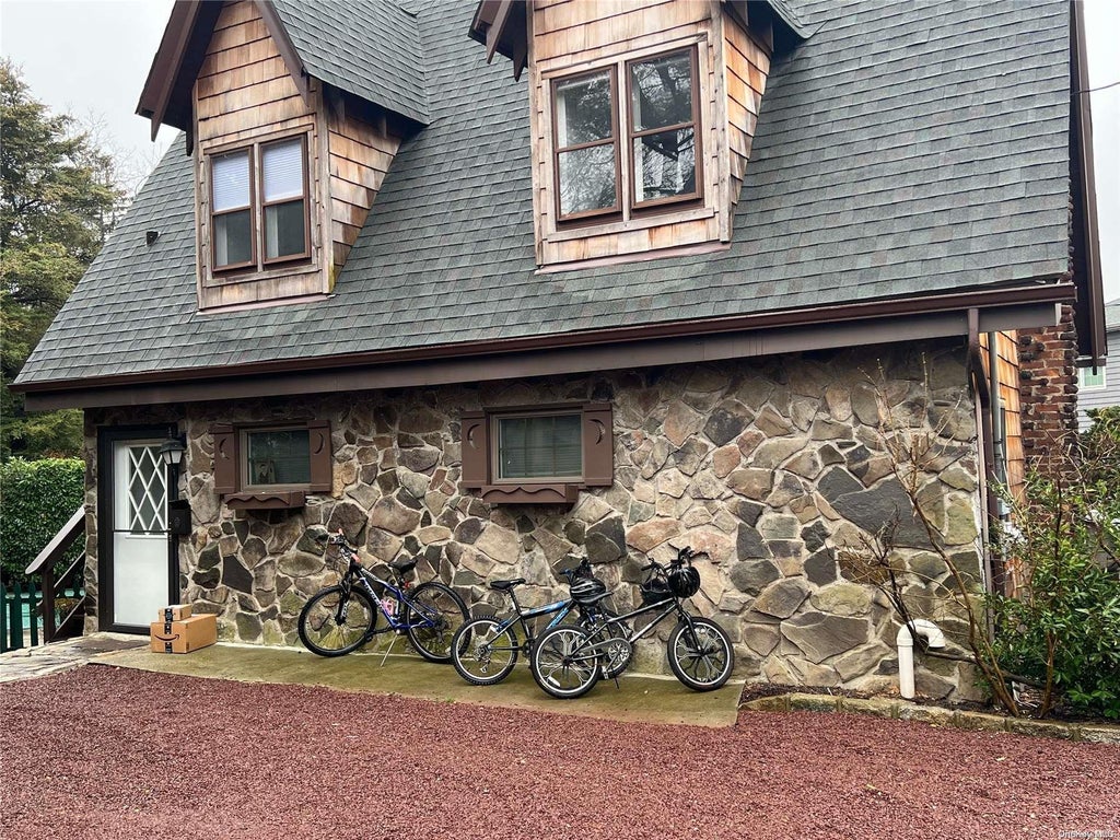 1 of 1 - 31 Walnut St. # Upper, Glen Head, NY