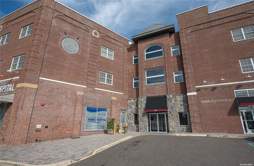 1 of 1 - 50 -3k Stewart Avenue # 3k, Huntington, NY