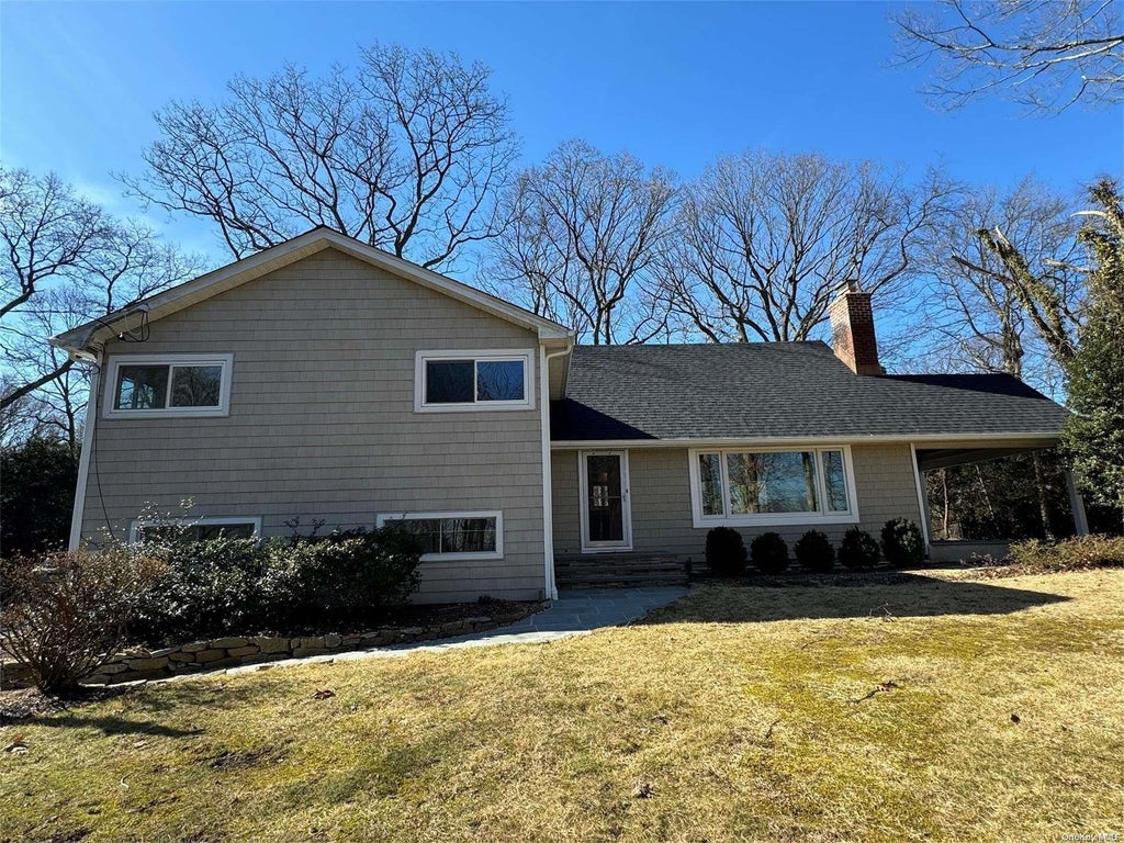 1 of 1 - 10 Ridge Drive, Melville, NY