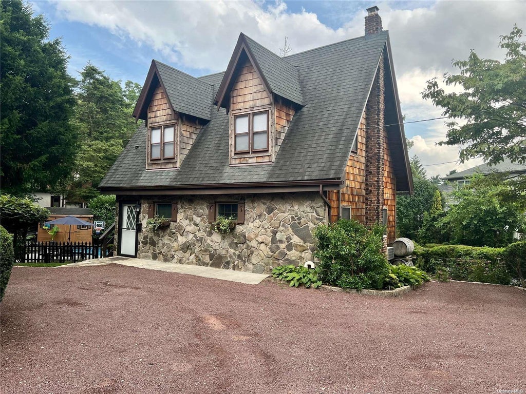1 of 1 - 31 Walnut St. # Lower, Glen Head, NY
