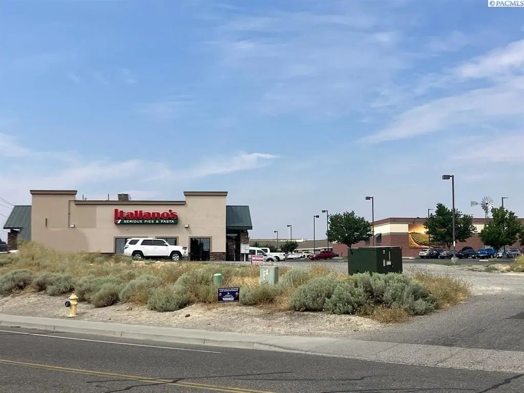 4800 Paradise Way, West Richland