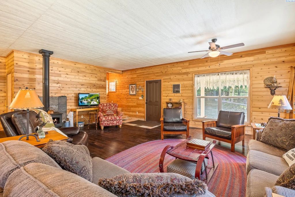 9400 Lewis Peak Road, Waitsburg