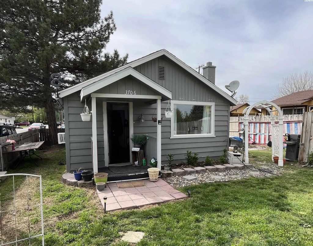 3706 Grant Lp, West Richland