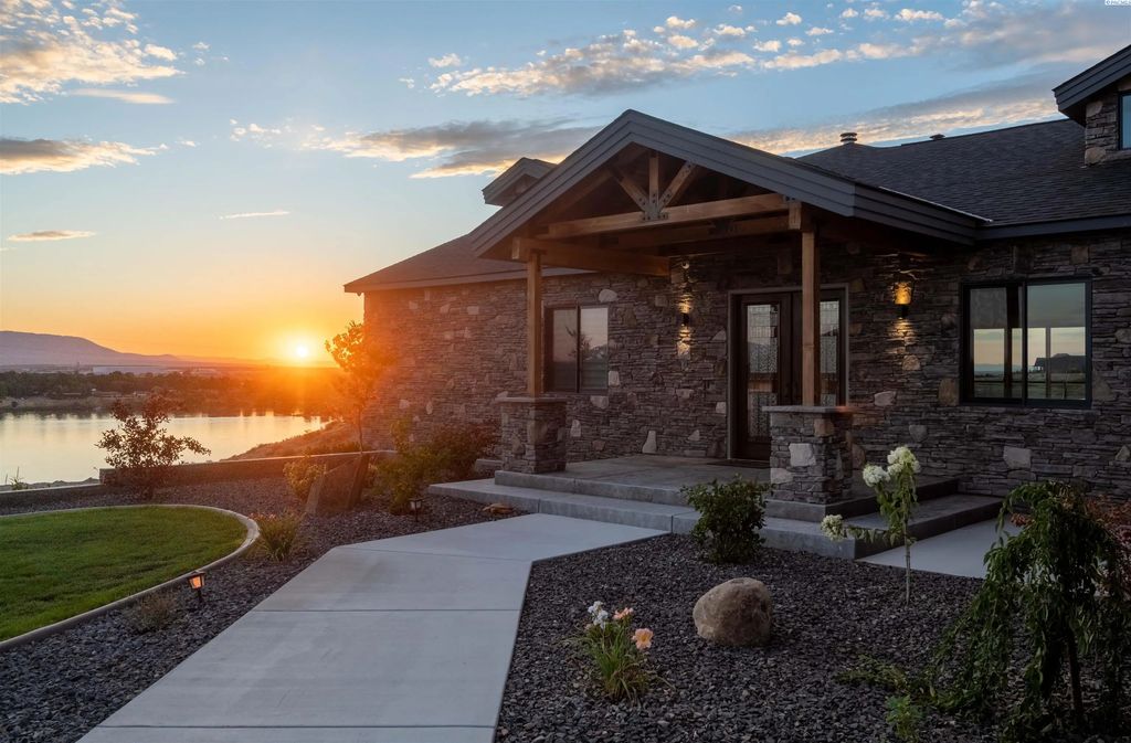 164 Charolais Trail, Pasco