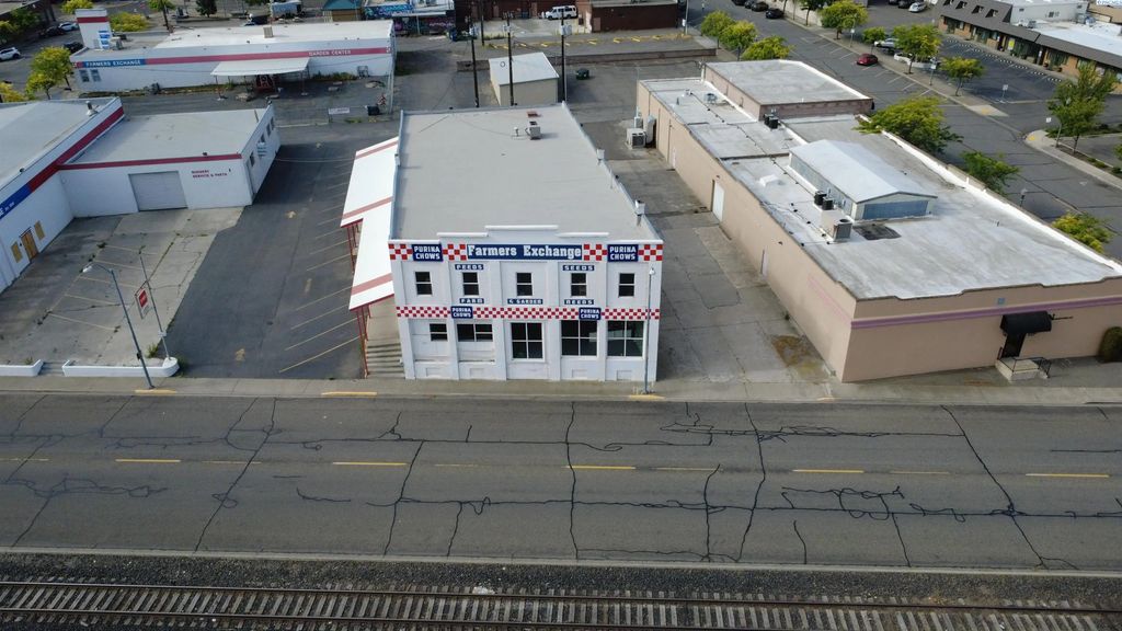 215 W Canal Drive, Kennewick