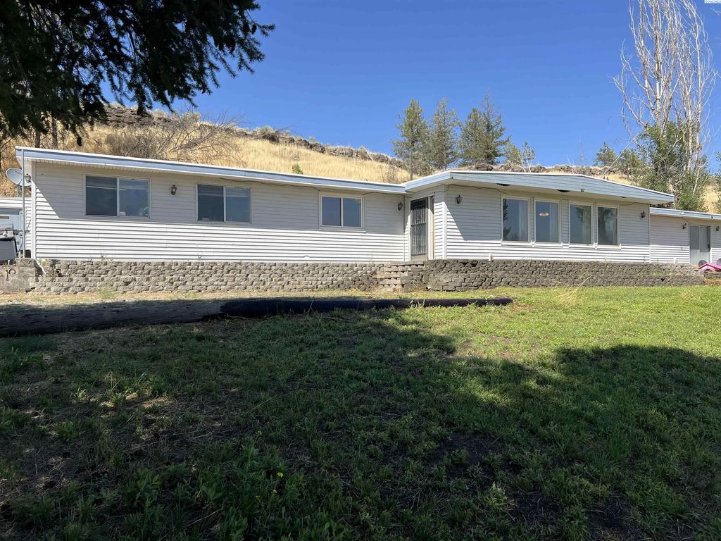 211 Kahlotus Lake Road, Kahlotus