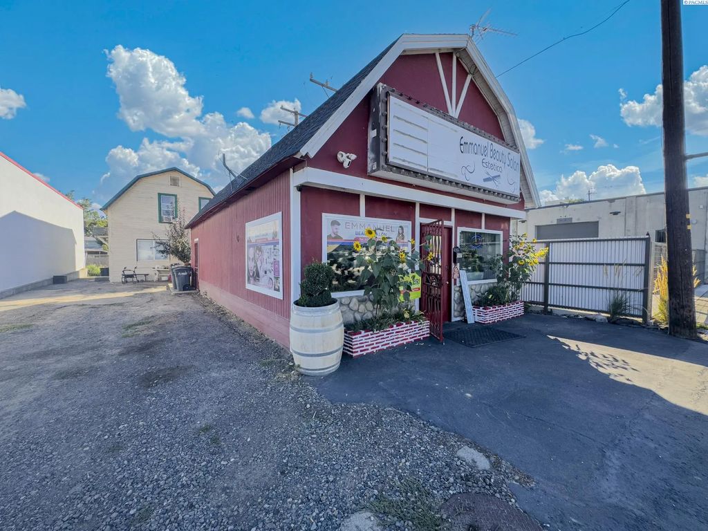 517 Grant Ave, Sunnyside