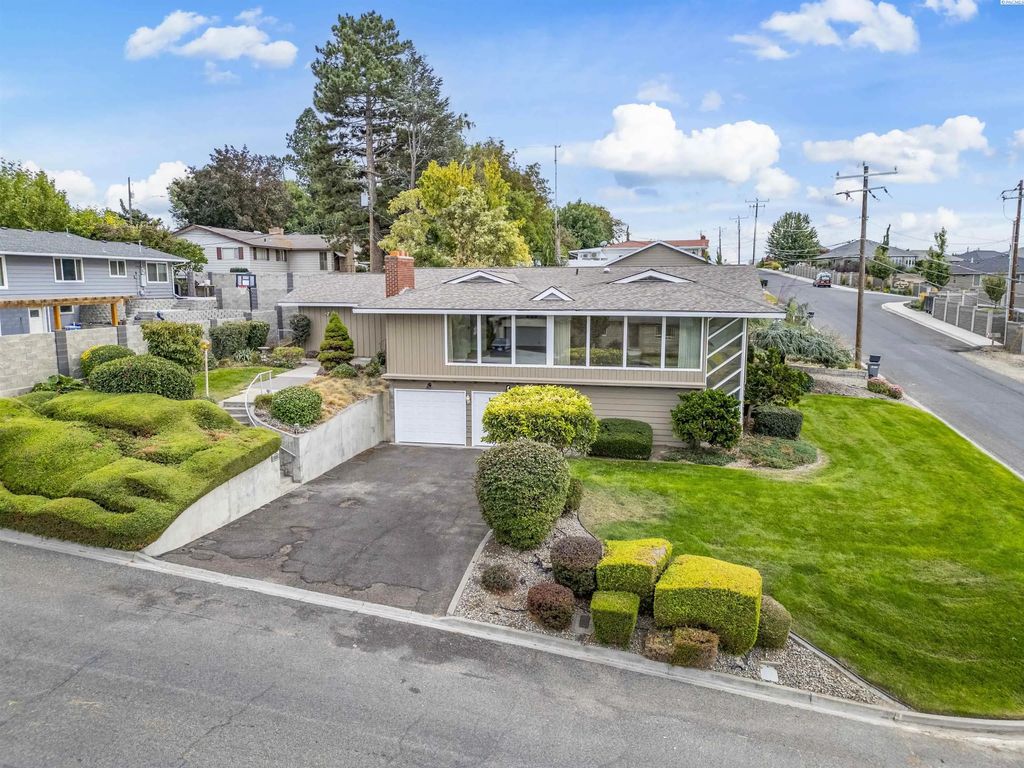 1235 Cherry Ave, Sunnyside
