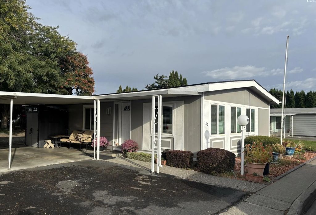 7901 W Clearwater Ave #182 182, Kennewick