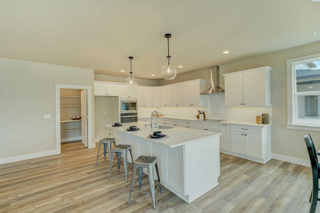 1103 N Grant Place, Kennewick