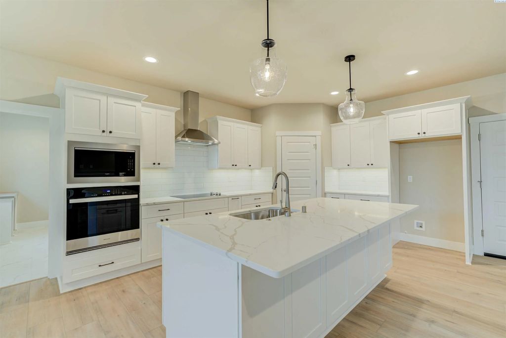 1072 N Grant Place, Kennewick