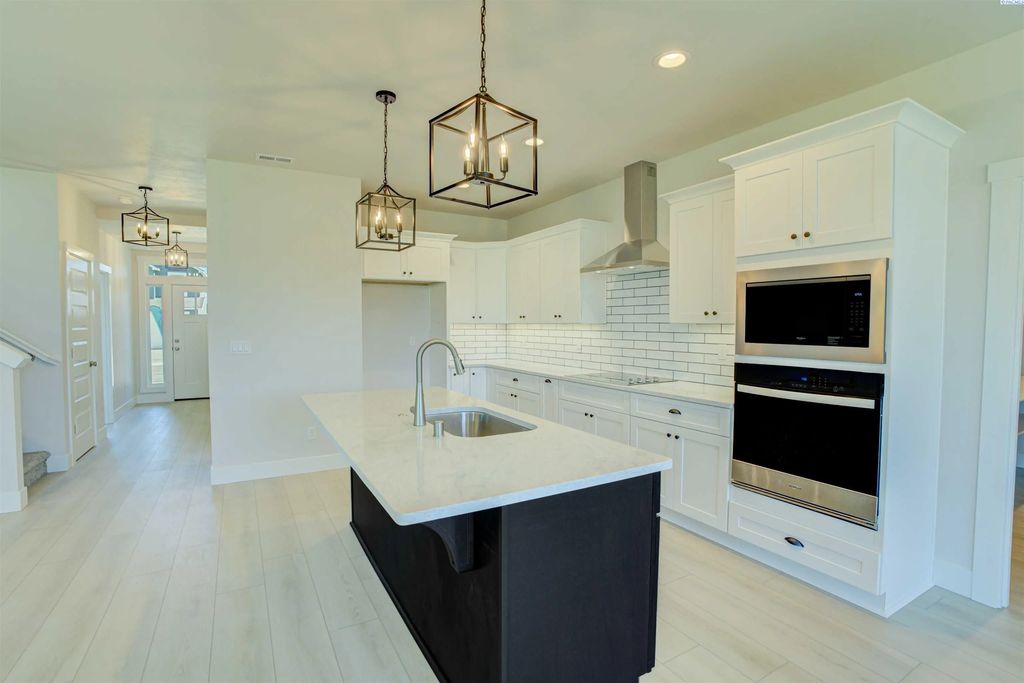 1087 N Grant Place, Kennewick