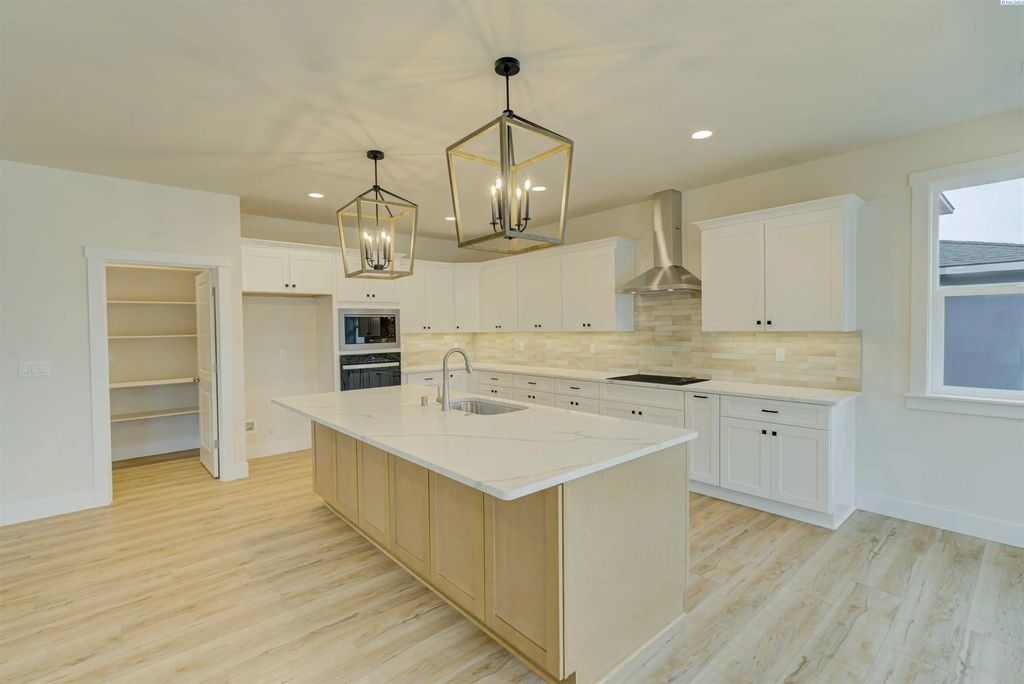 1070 N Grant Place, Kennewick
