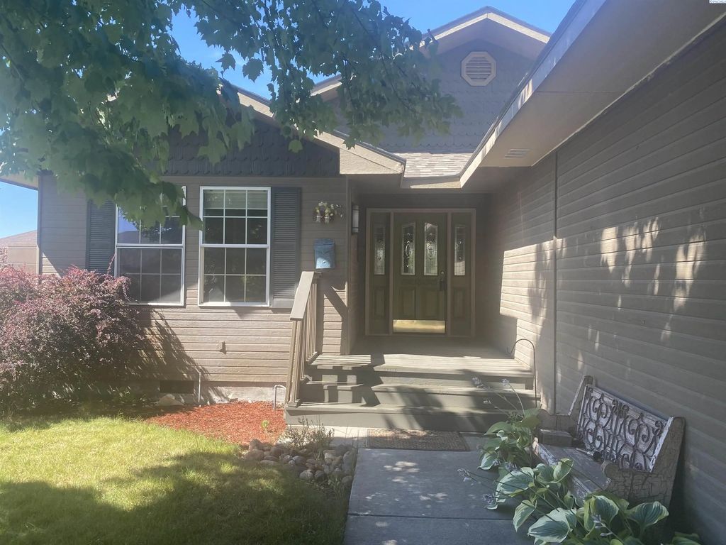4111 Hilltop Drive, Pasco