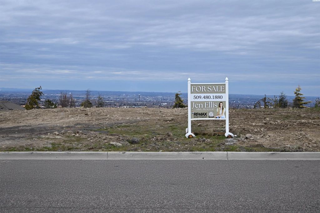 3716 W 49th Ave, Kennewick