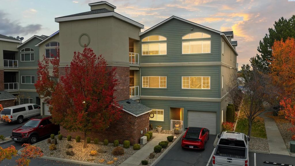386 Columbia Point Drive 204, Richland