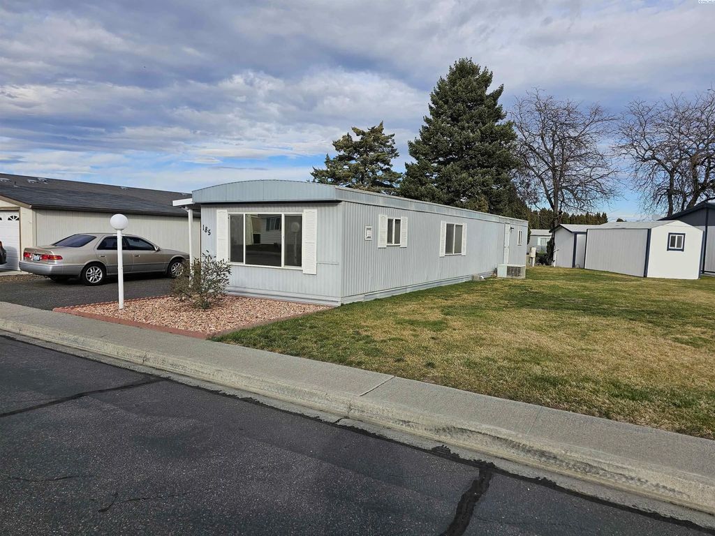 7901 W Clearwater Avenue #185 185, Kennewick