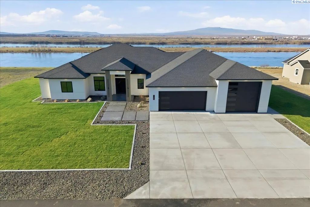 129 Riviera, Pasco