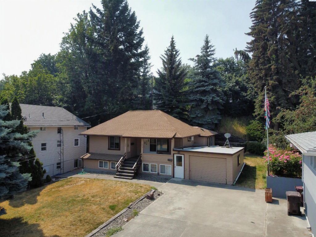 223-225 W Main St, Pullman