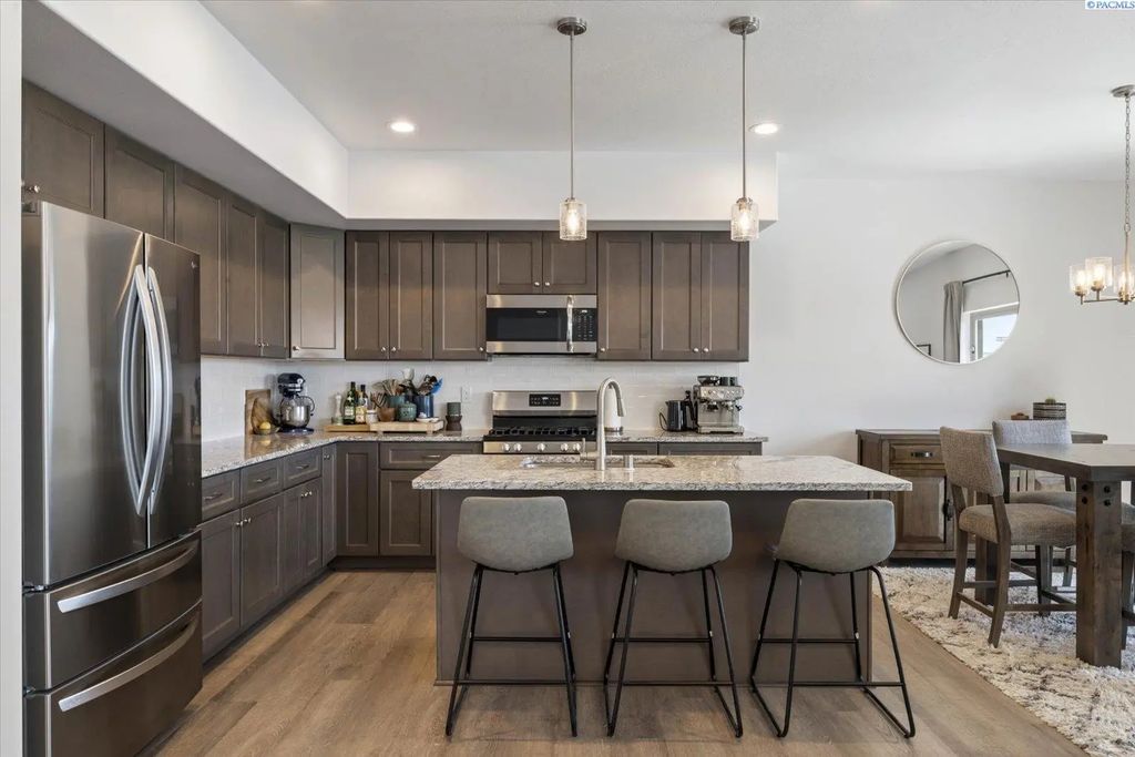 5611 W 32nd Ave, Kennewick