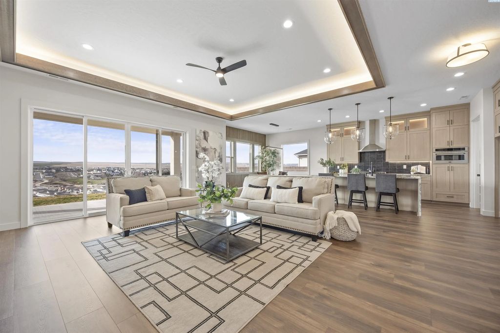 6027 W 28th Place, Kennewick