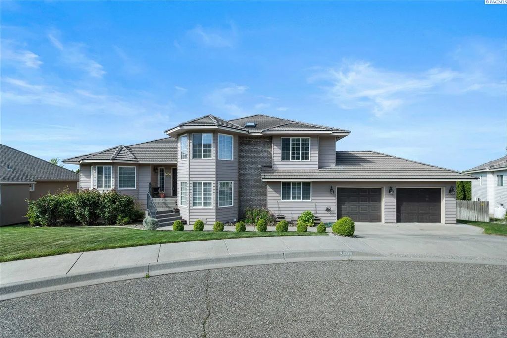 3406 W 42nd Ave, Kennewick