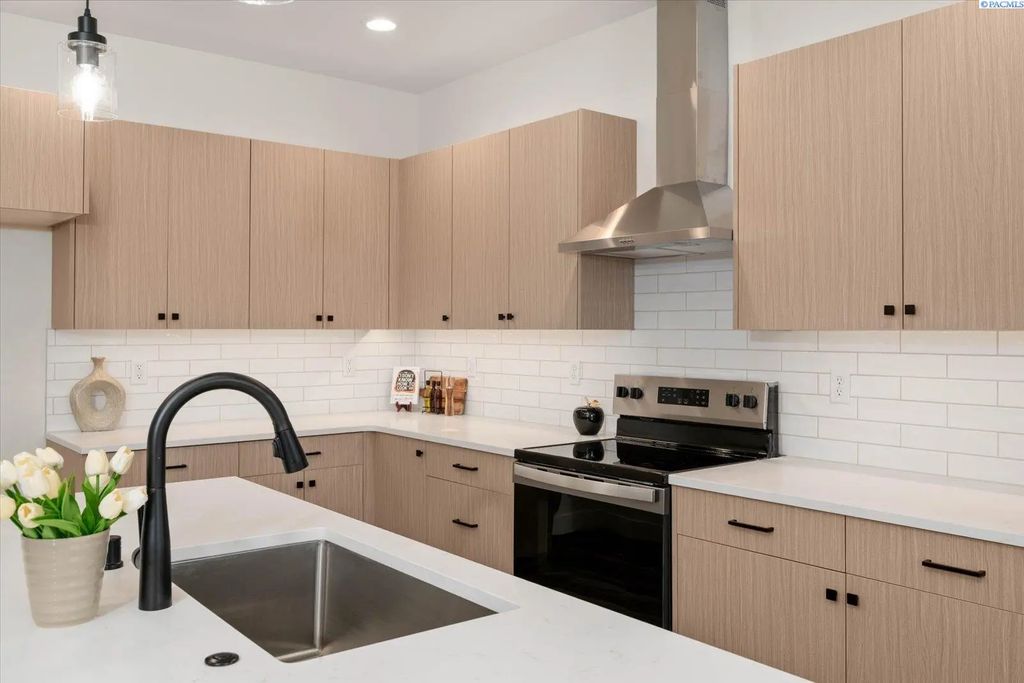 1102 Fairhaven Loop 34, Richland