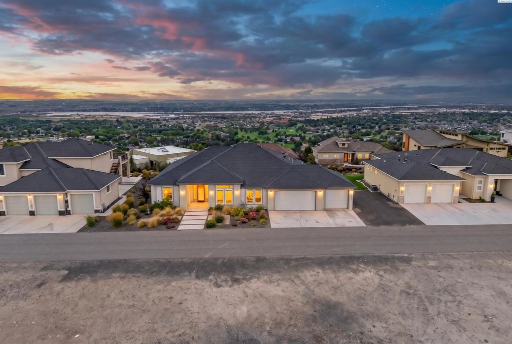 2531 Falconcrest Loop, Richland