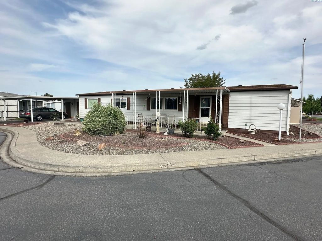 7901 W Clearwater Ave. 168, Kennewick