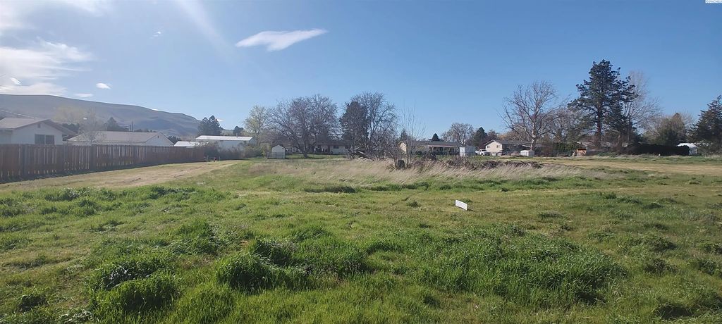 Nka 11th Street, Benton City