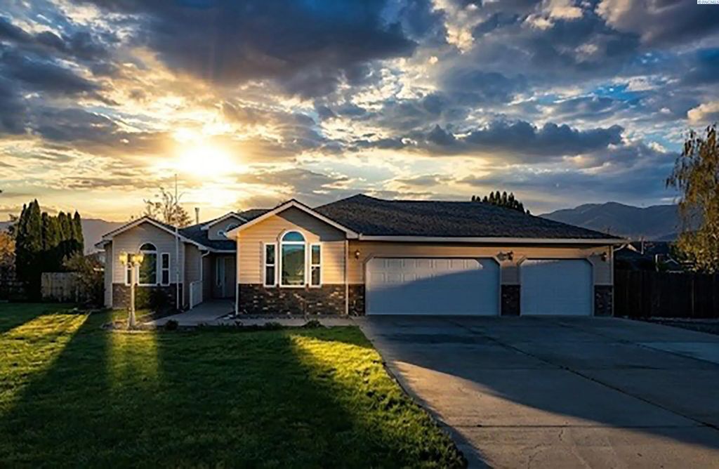 4400 Mt Daniel Ct, West Richland
