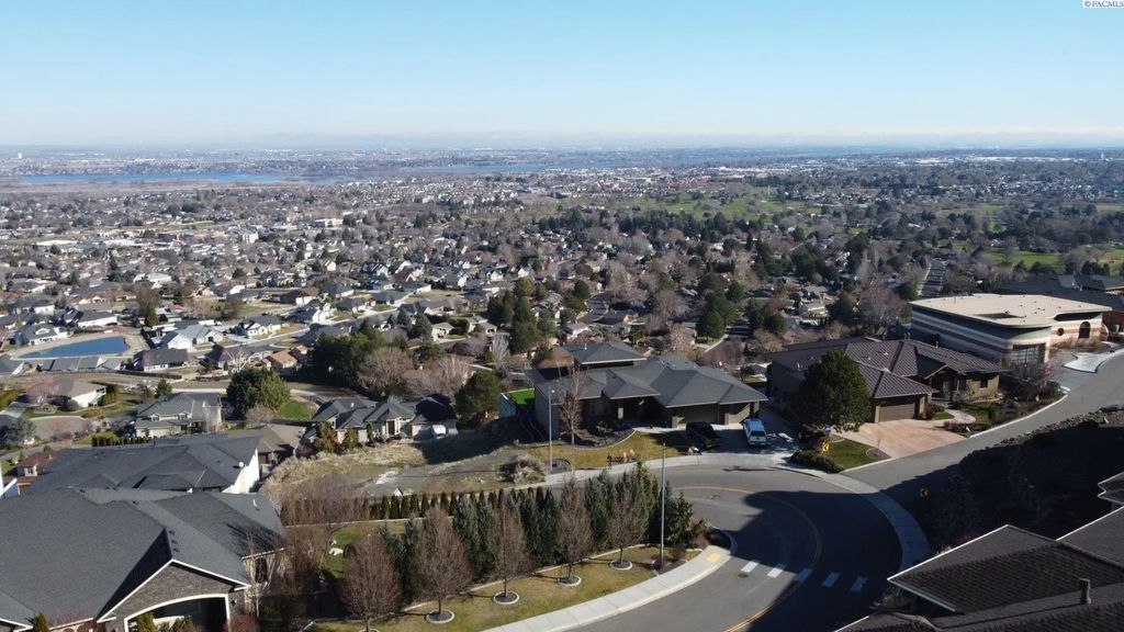 486 Mont Blanc Way, Richland