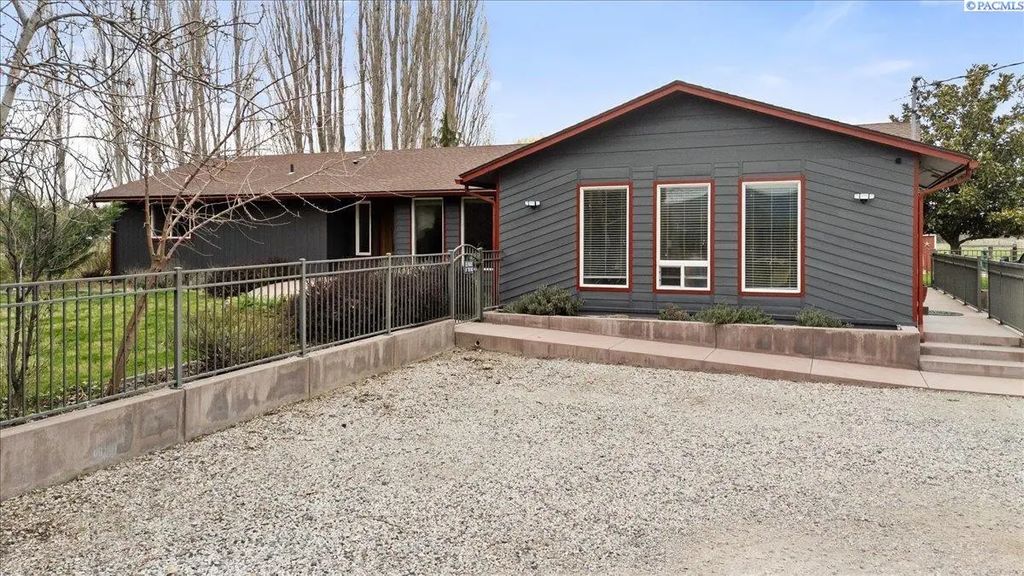 168802 W Johnson Rd, Prosser