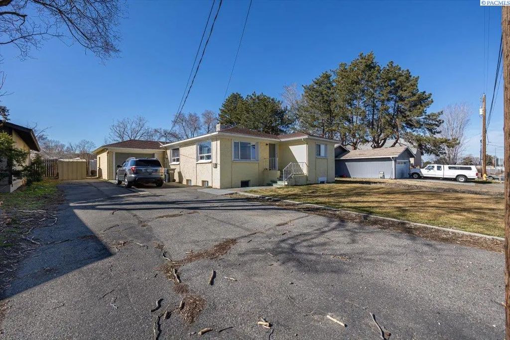 393 S 41st Ave, West Richland
