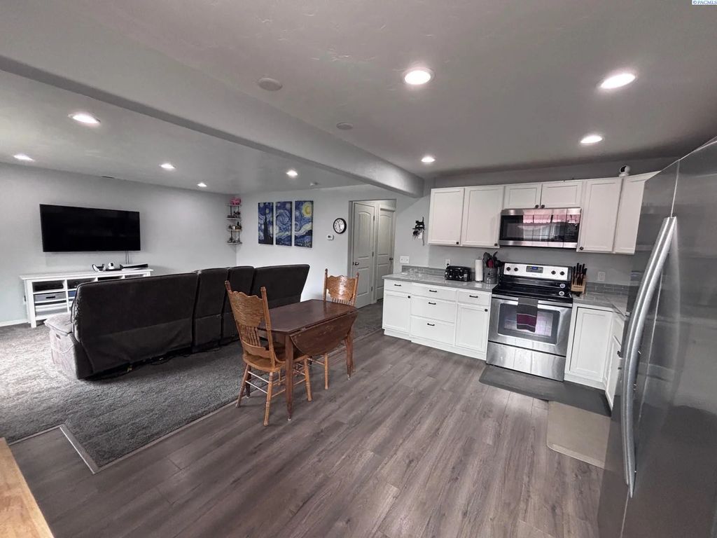 526 S 40th Ave #d-210 D-210, West Richland