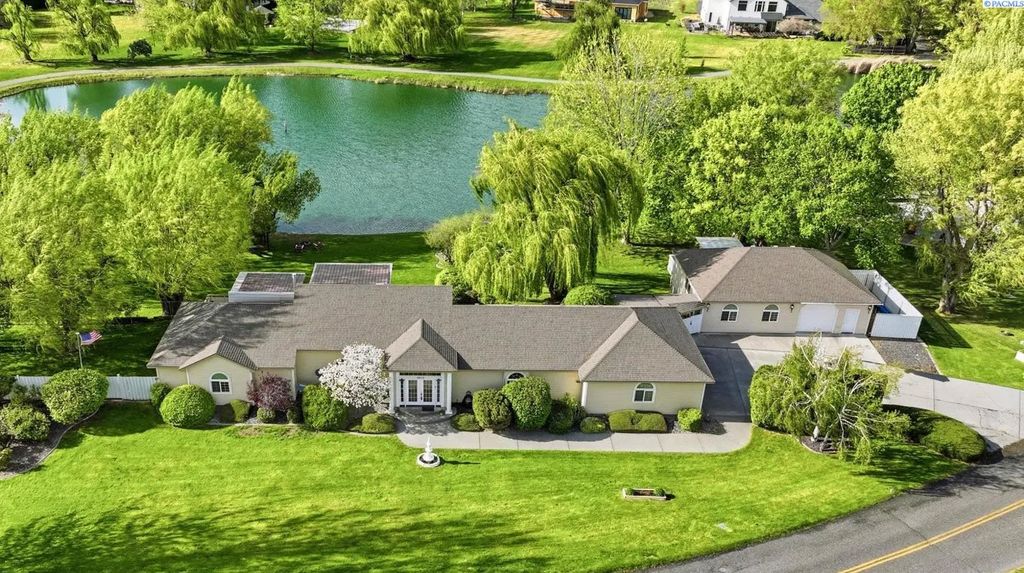 3413 Eastlake Dr, West Richland