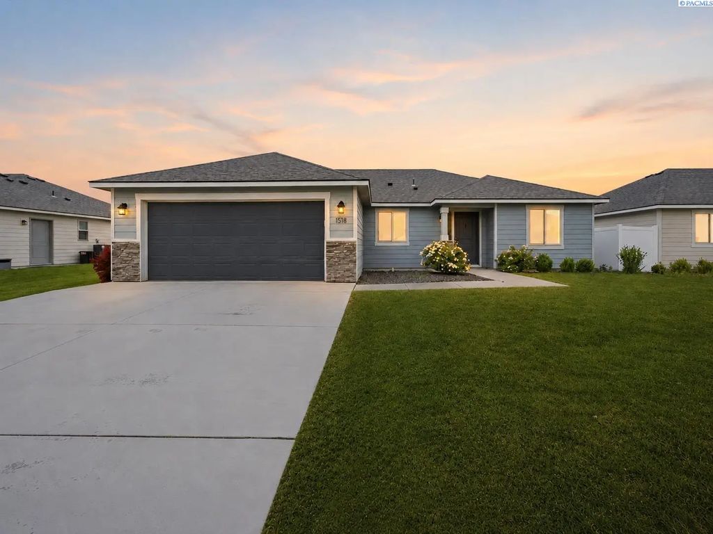 1518 Willow Way, Benton City