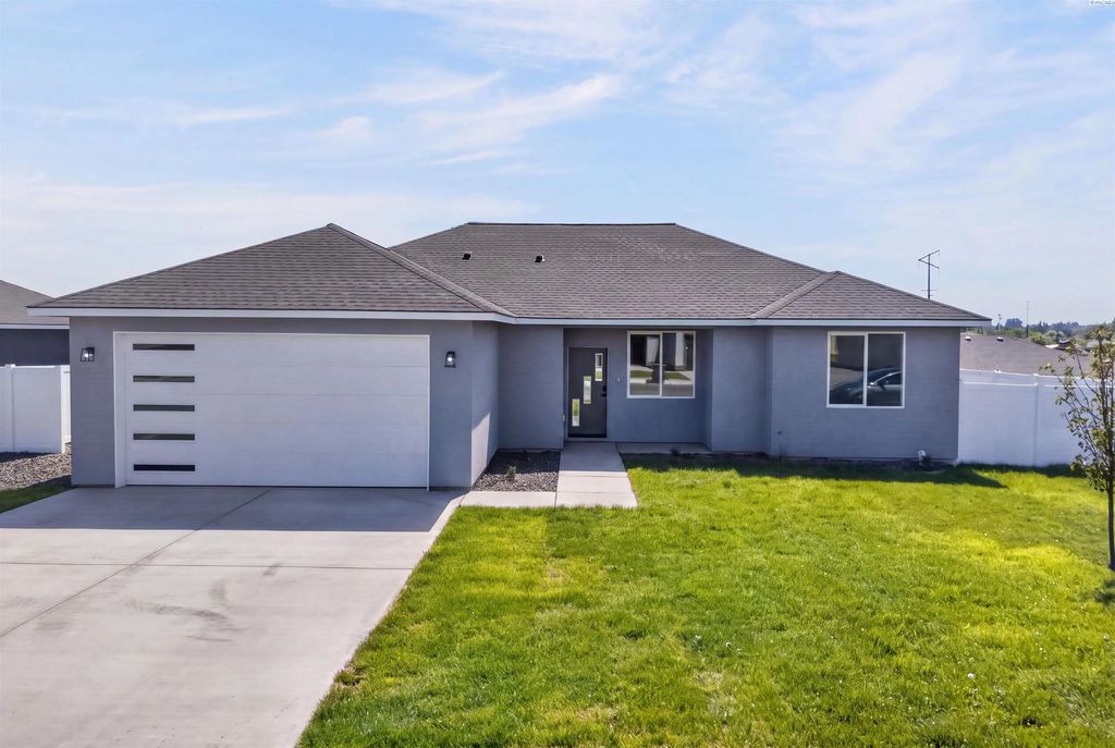 104 Olivera Street, Grandview