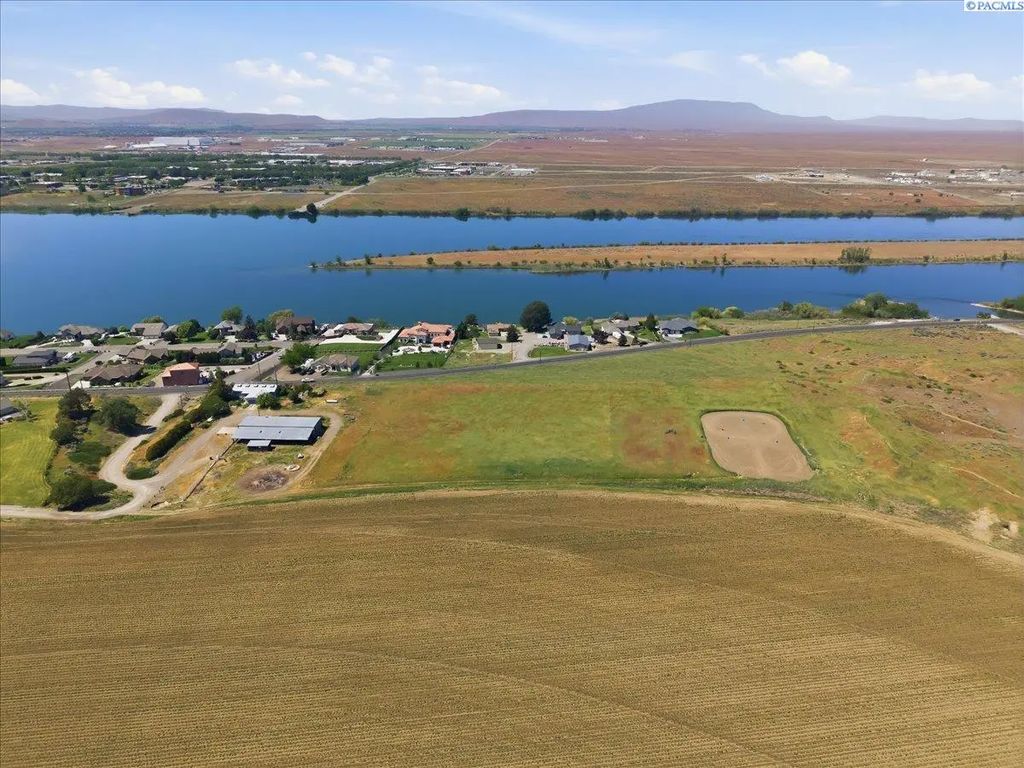 Nka Columbia River Rd, Pasco
