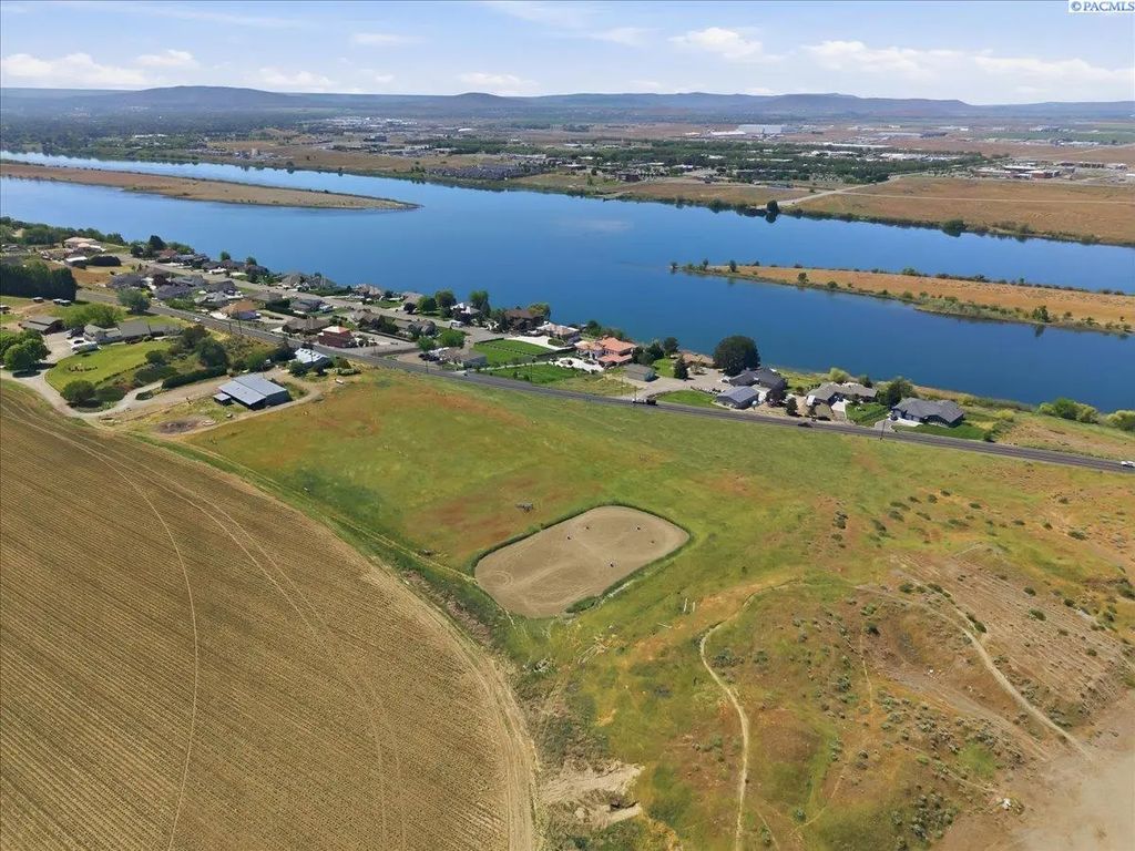 Nka Columbia River Rd, Pasco